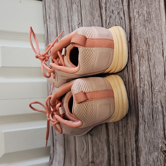 ❄️ SALE! Vionic Women's Pink Jojo Athletic Shoe - Picture 3 of 3